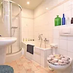 Christina In Apartman *