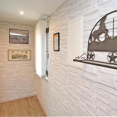 Christina In Lägenhet