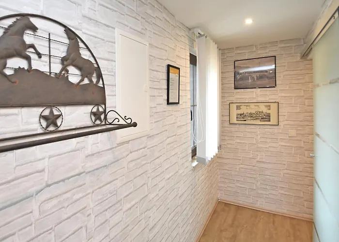 Christina In Apartman