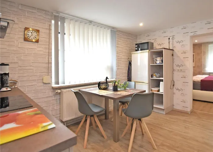 Christina In Apartman