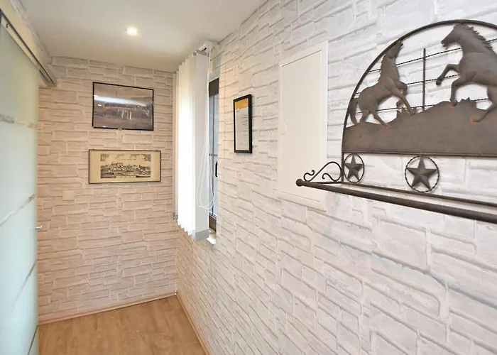 Christina In Apartman